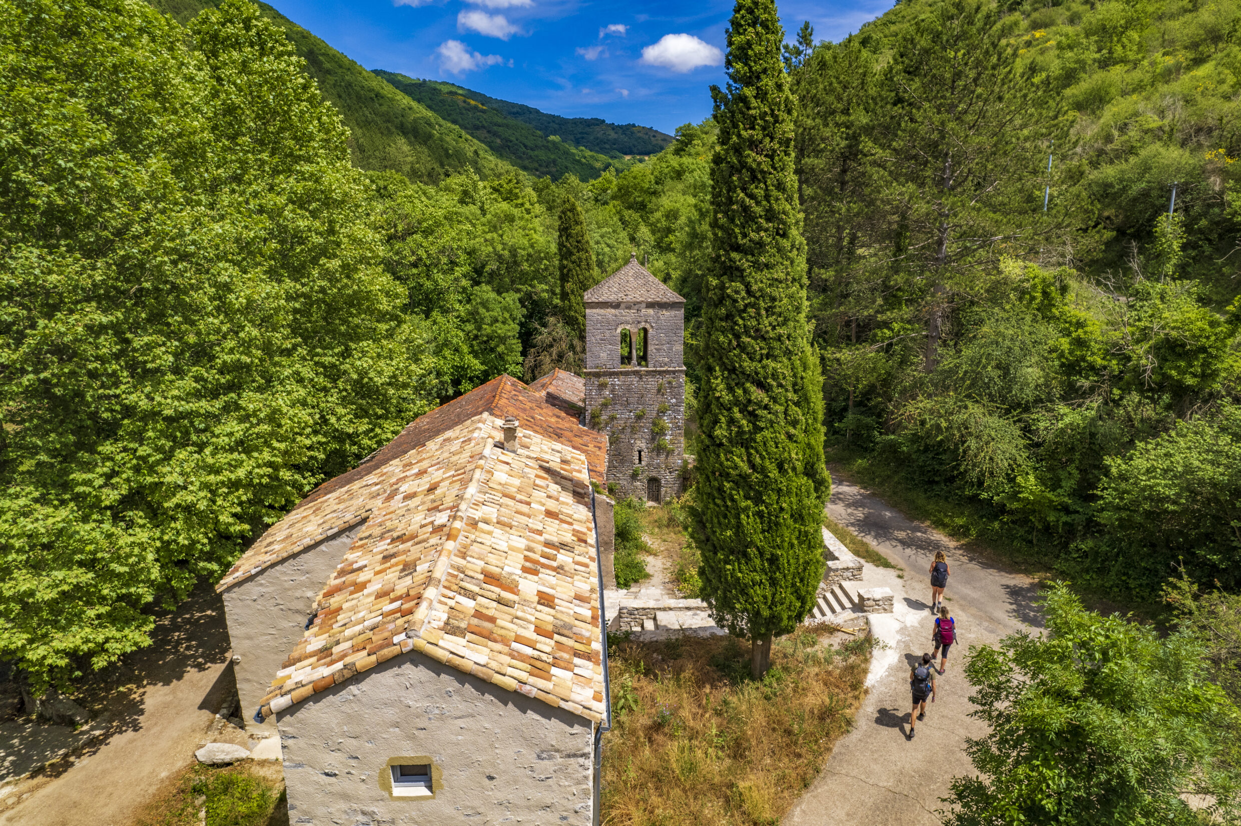 Lunas Chapelle Notre Dame de Nize Vue sur les falaises d'Orques ©JJGelbart