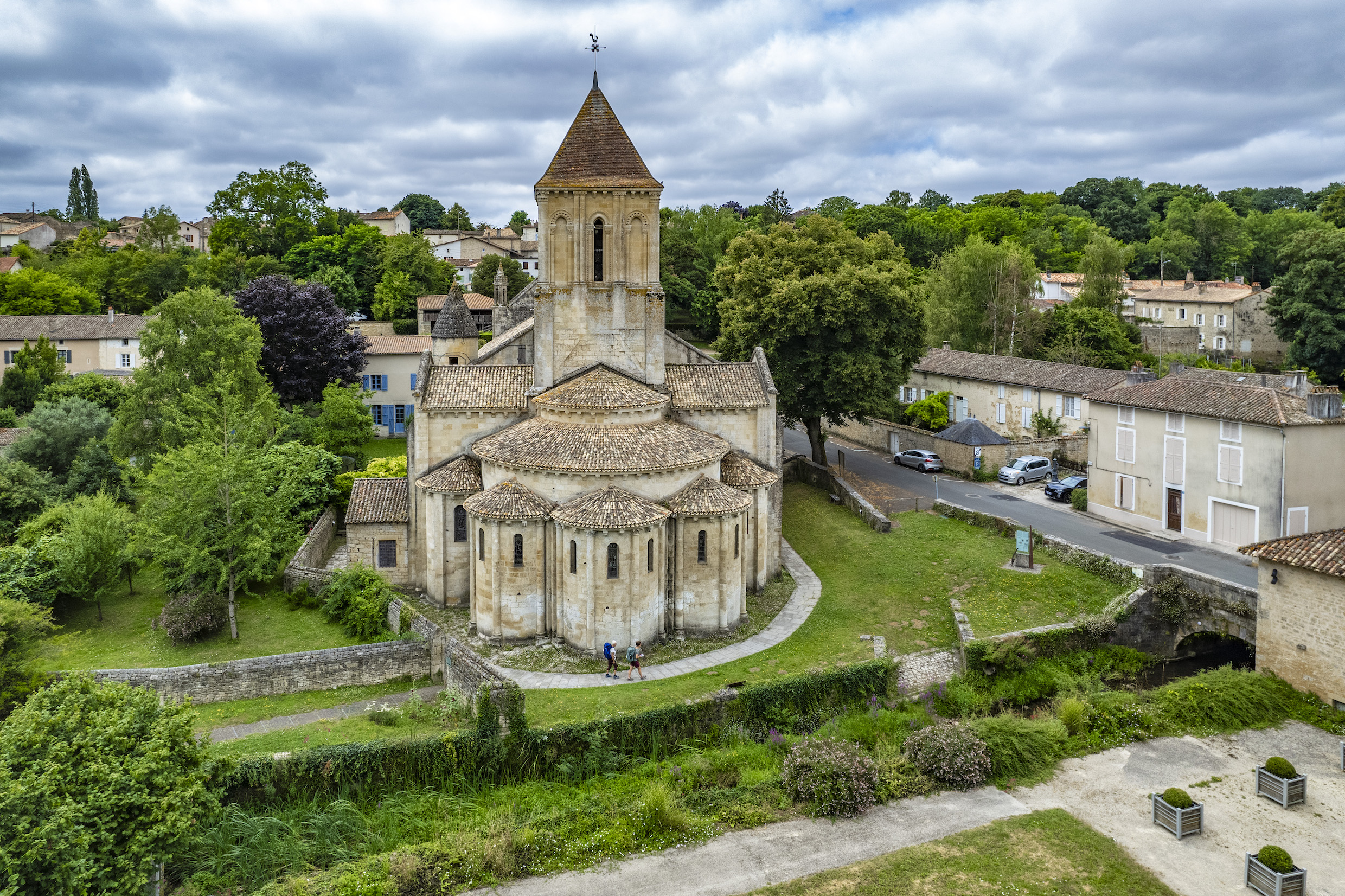 Melle - Vue aerienne Eglise Saint Hilaire © AFCC JJGelbart
