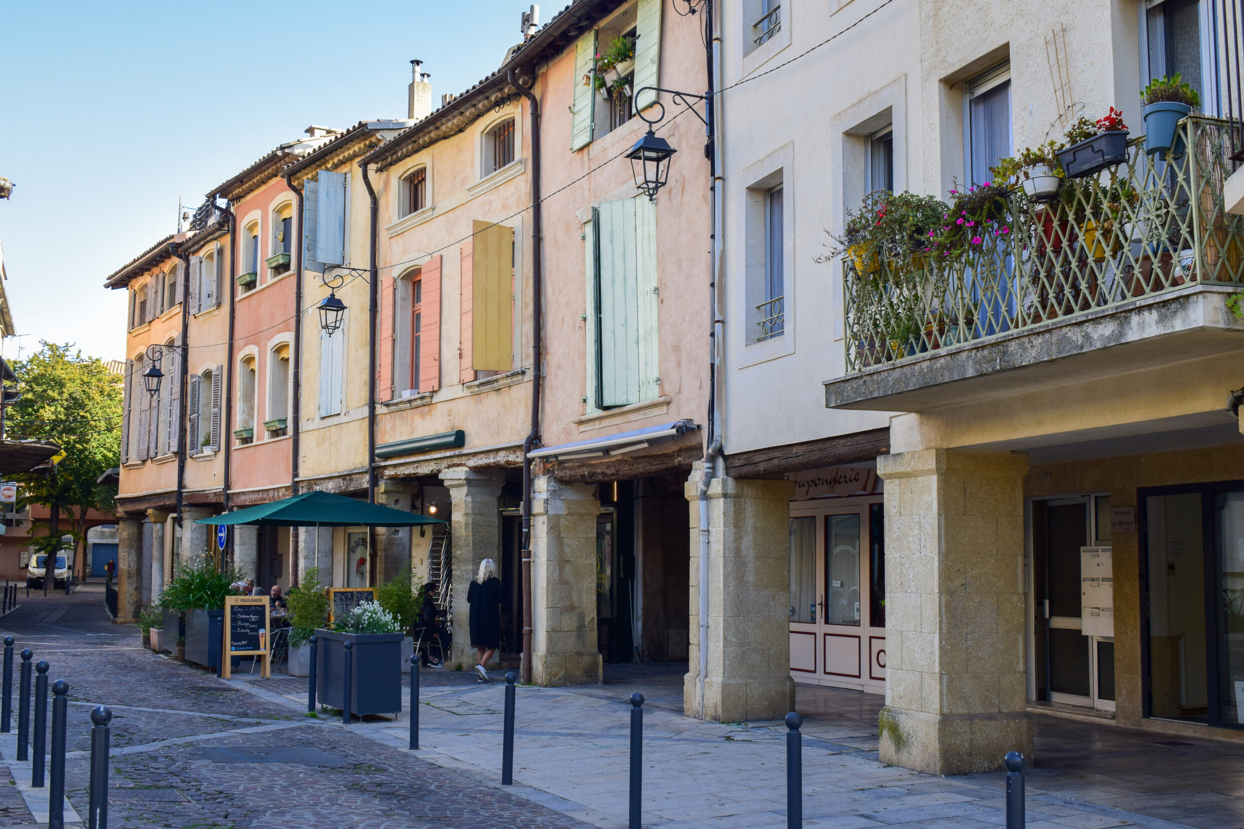 Cavaillon - place aux herbes ©destinationluberon