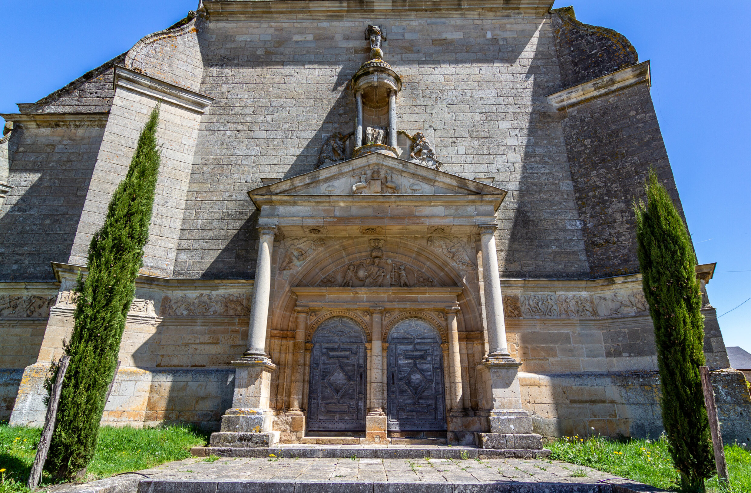 Portes de l'Eglise d'Assier ©Lot Tourisme - C. Novello