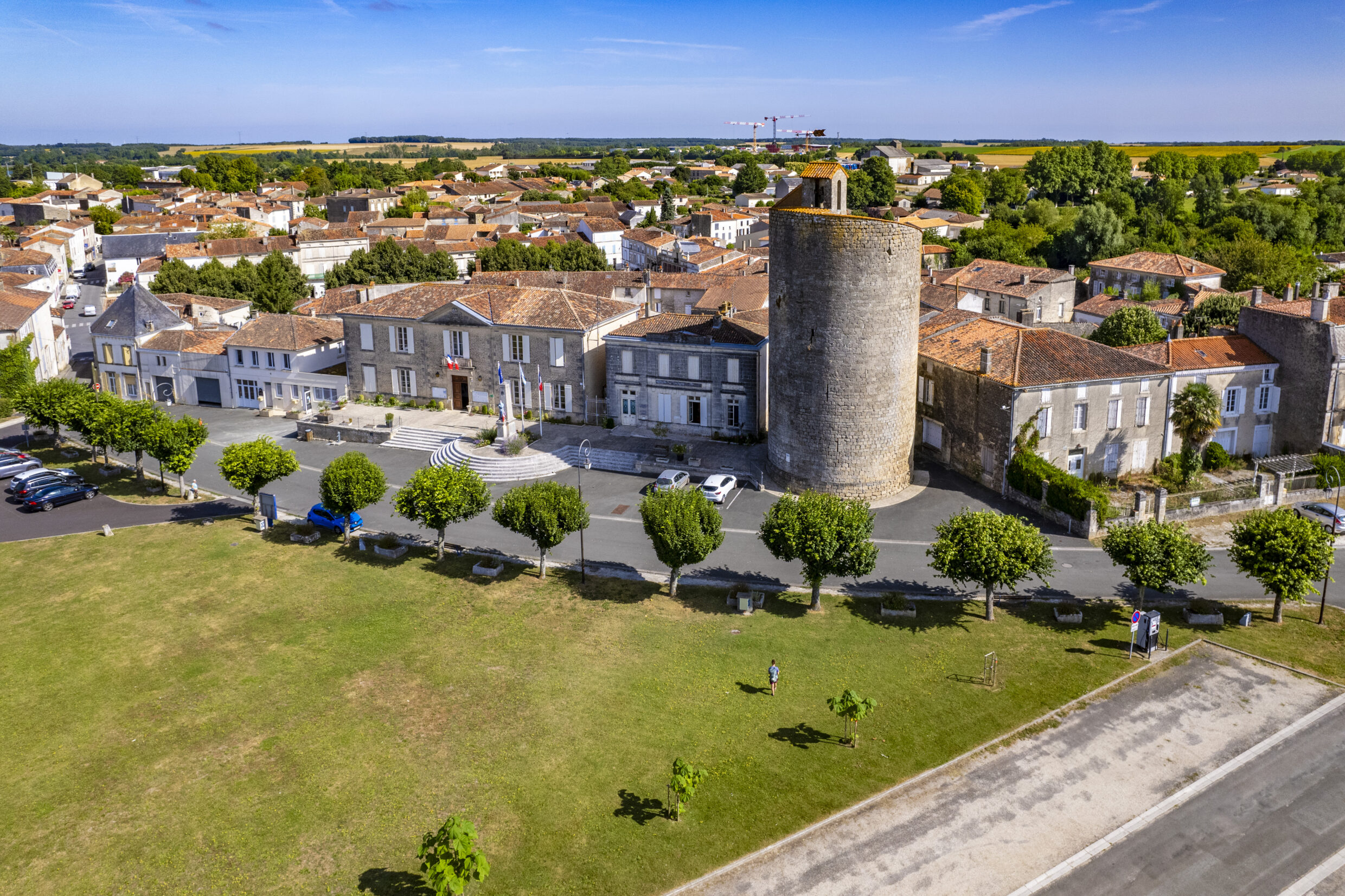 Saintonge - Donjon Médiéval - Aulnay ©JJGelbart