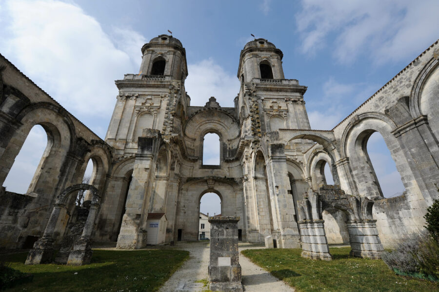 abbaye-royale-st-jean-baptiste-st-jean-dangely