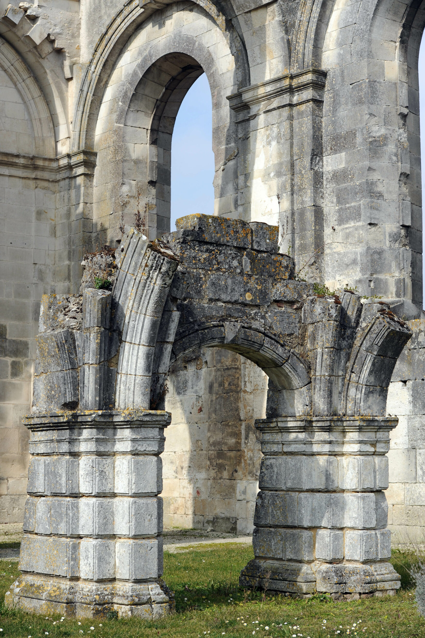 abbaye-royale-st-jean-baptiste-st-jean-dangely