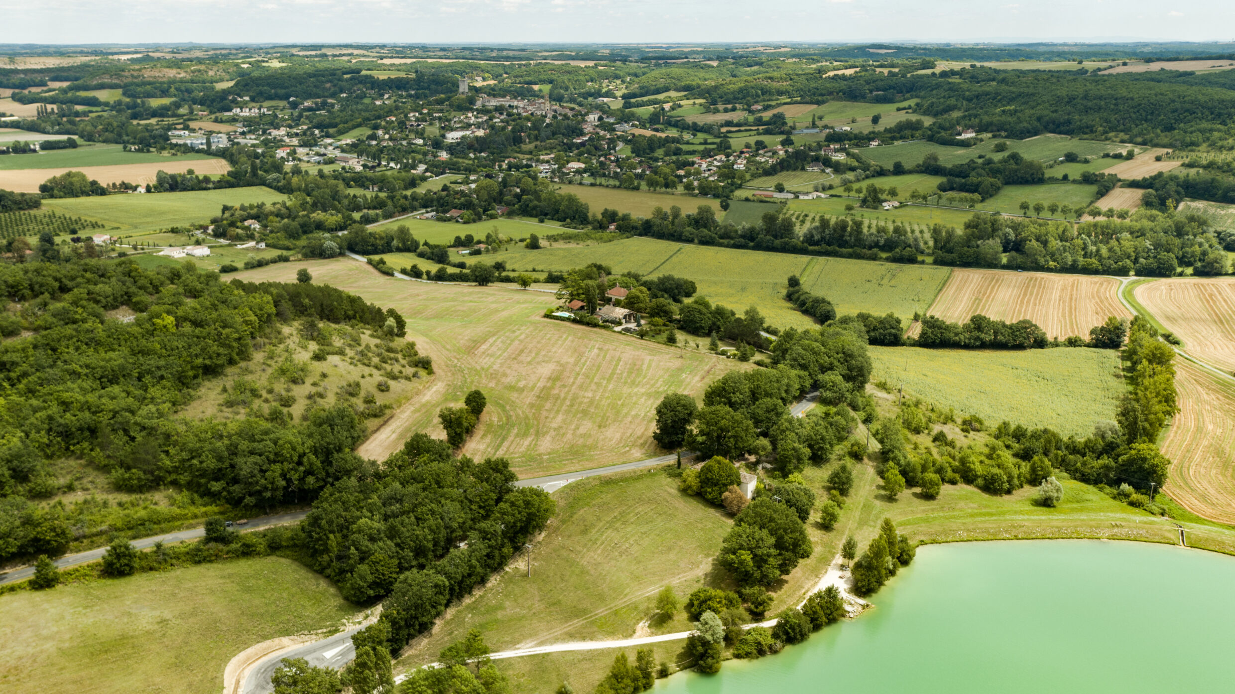 Plan d'eau à Montcuq ©Lot Tourisme C.Novello
