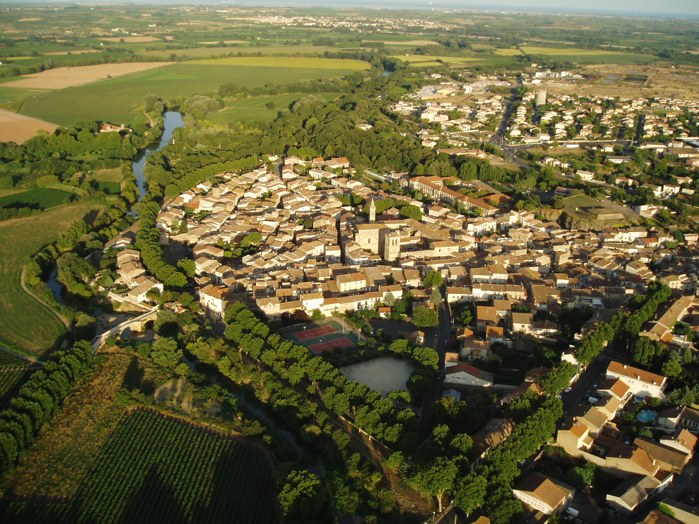 Vue aérienne Saint-Thibéry ©AFCC