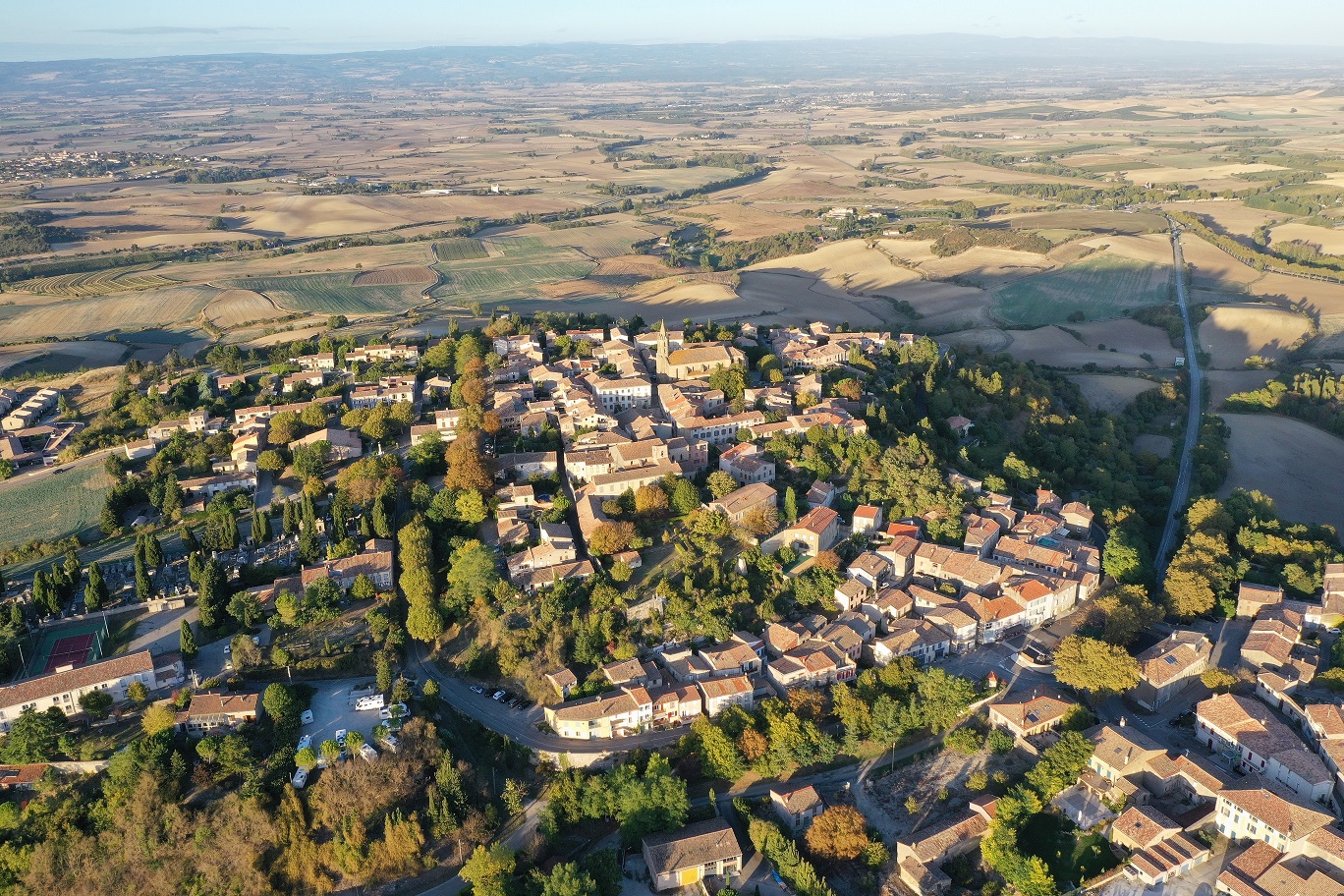 Vue aérienne sur Fanjeaux ©Mairie de Fanjeaux