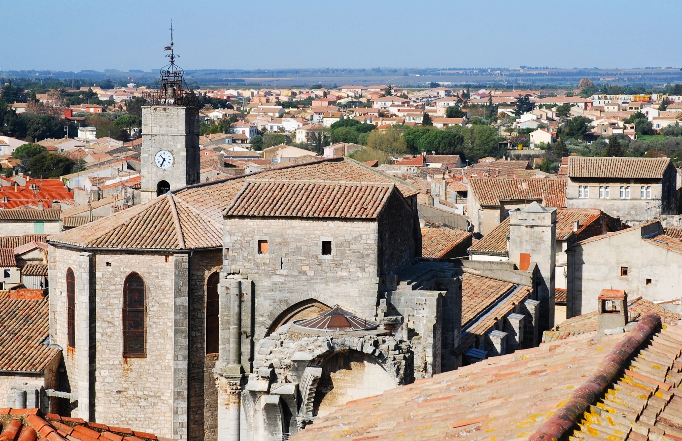 Vue sur Saint-Gilles ©V-Eggert