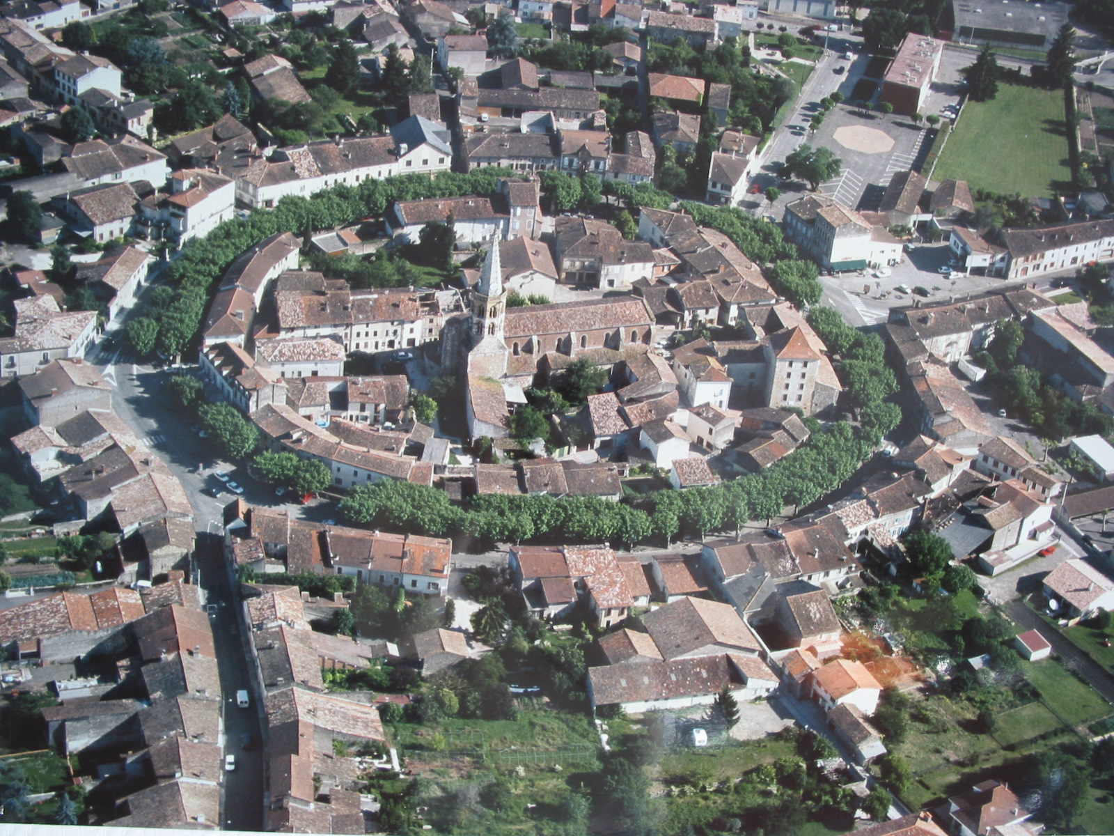 Vue aérienne Martres-Tolosane ©AFCC