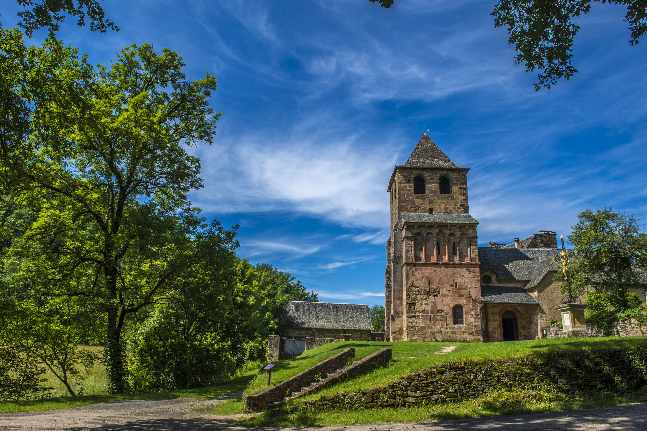 Sentier entre Saint-Côme-d'Olt et Estaing ©AFCC JJGelbart
