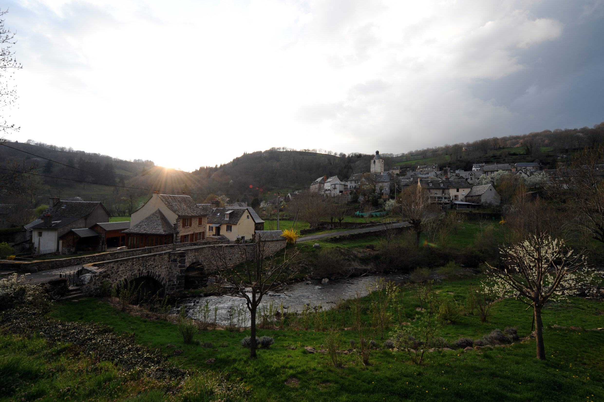 Saint-Chély-d'Aubrac et le pont ©AFCC JJGelbart
