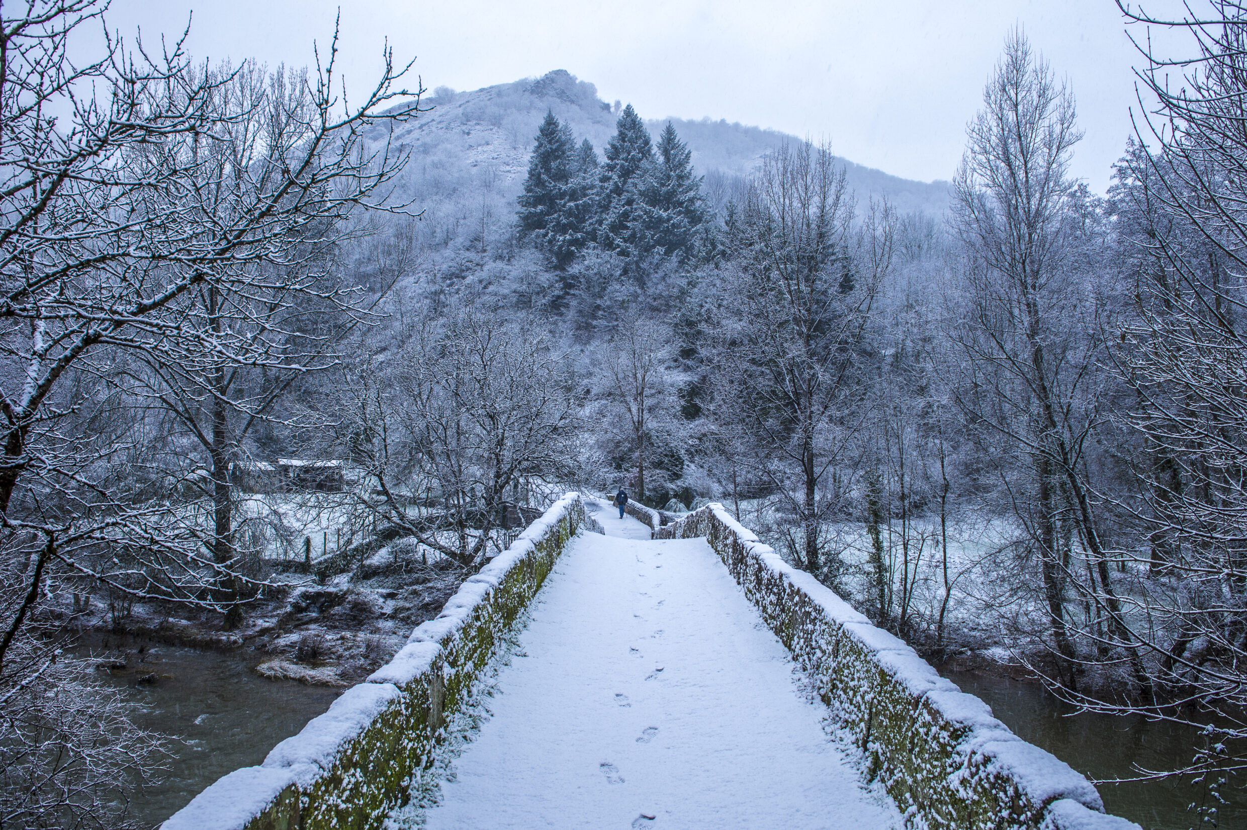 Pont sur le Dourdou enneigé - Conques ©AFCC JJGelbart