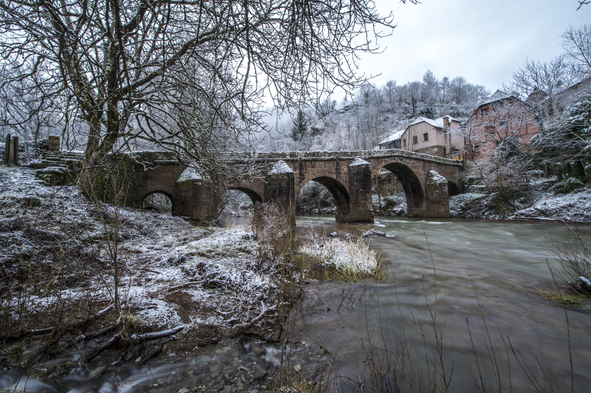 Pont sur le Dourdou enneigé - Conques ©AFCC JJGelbart