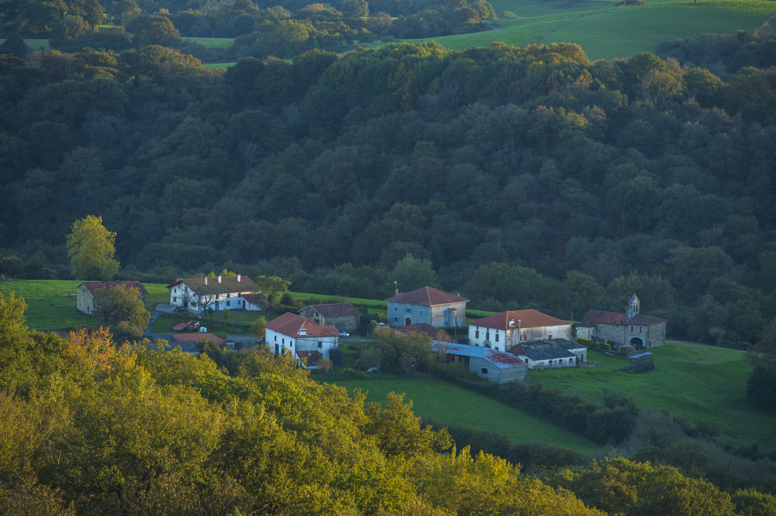 Chapelle d'Harambeltz et Maison des Donats - Entre Aroue et Ostabat ©AFCC JJGelbart
