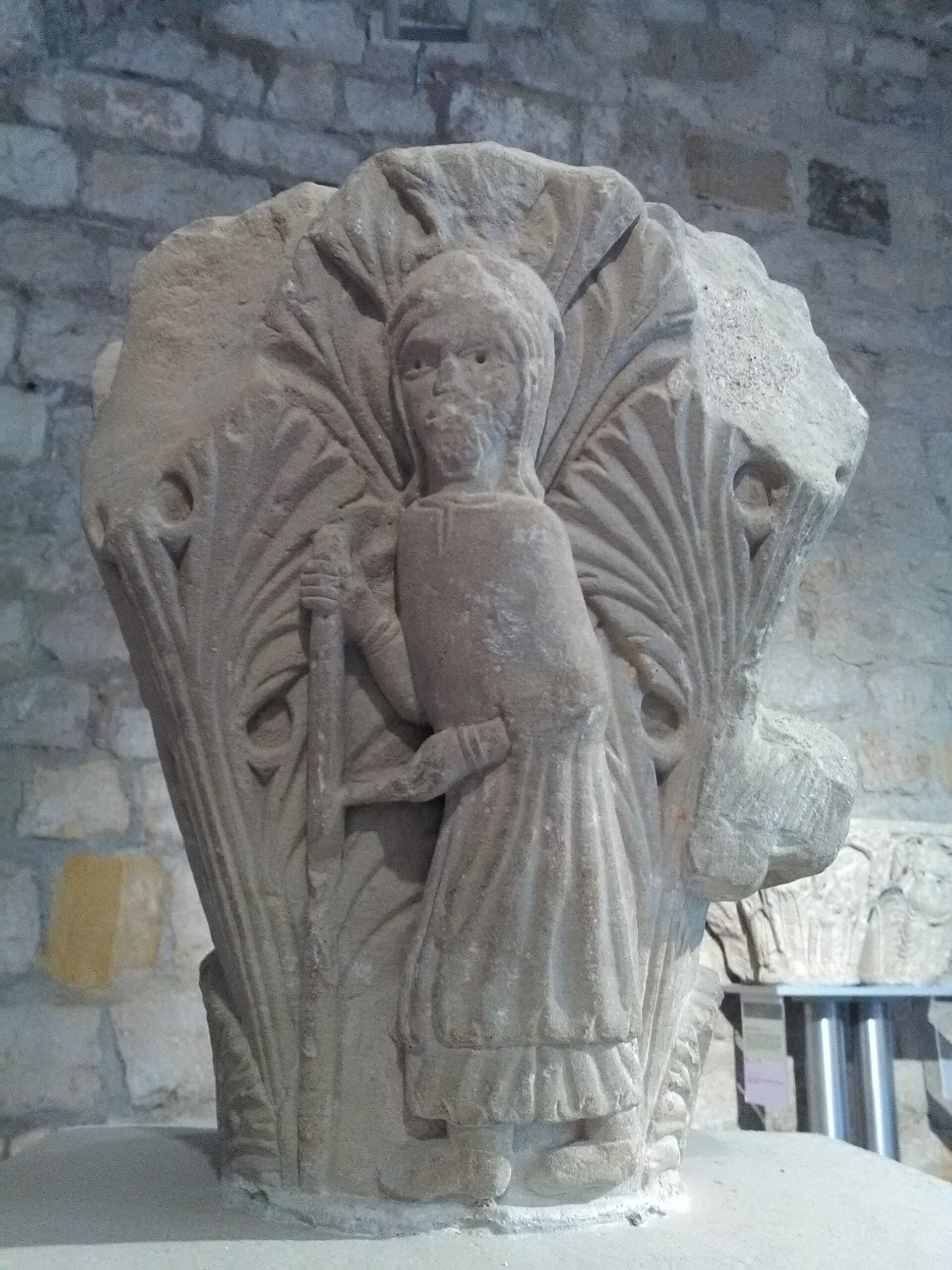 Chapiteau représentant un pèlerin - Pamiers ©AFCC