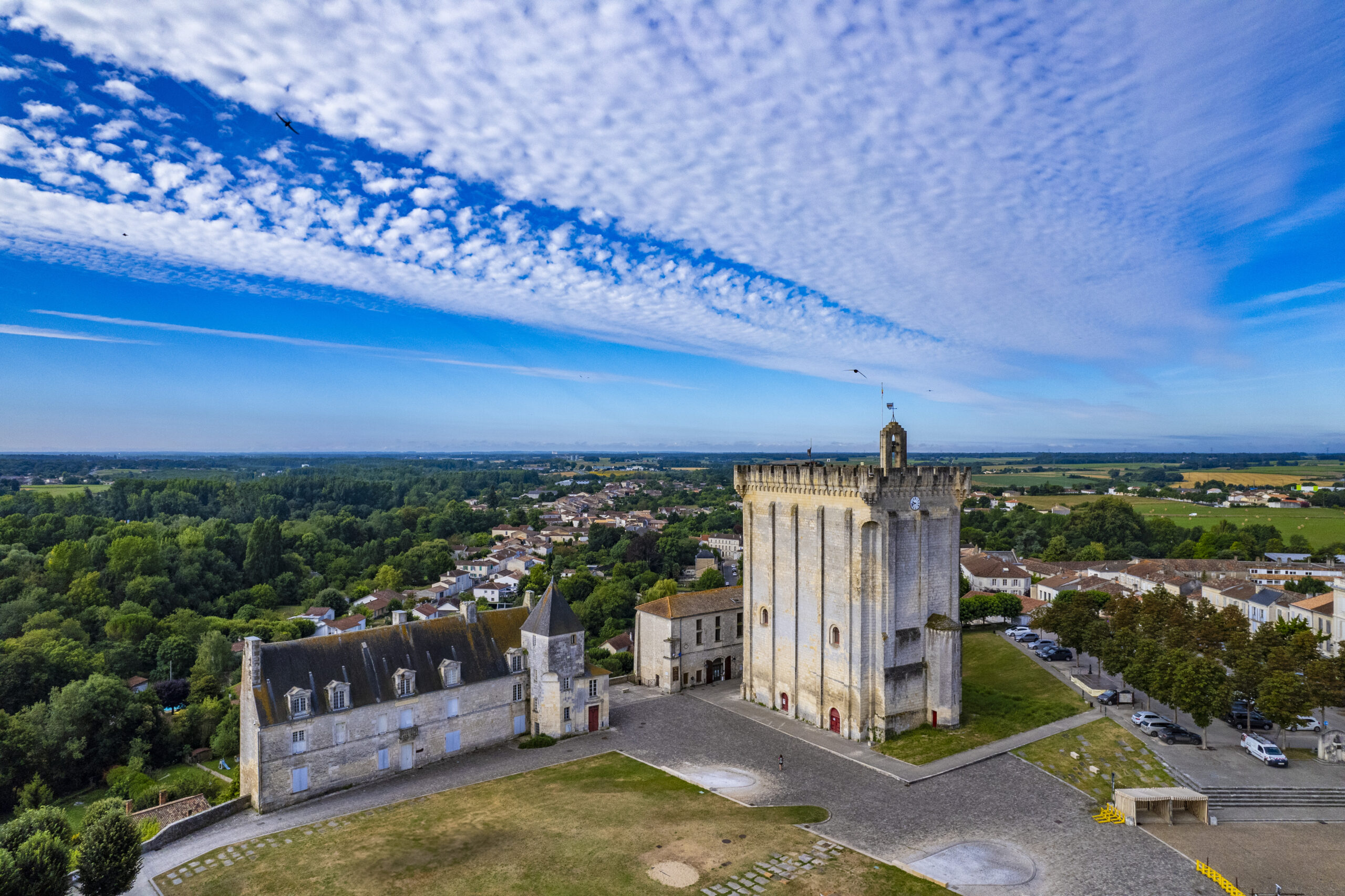 Vue aérienne de Pons ©AFCC JJGelbart