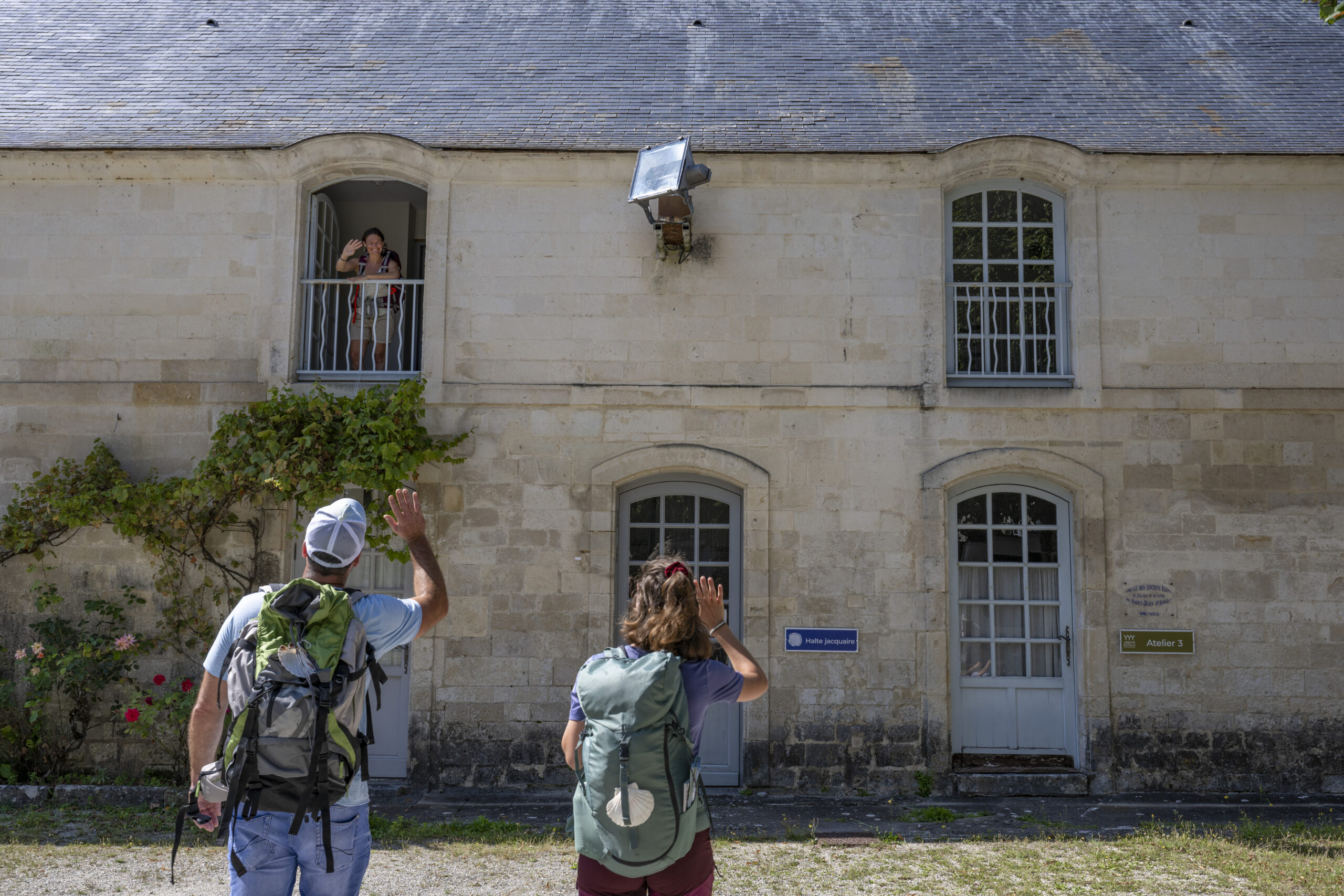 Saint Jean d'Angely - Arrivée des pèlerins au gîte ©AFCC JJGelbart