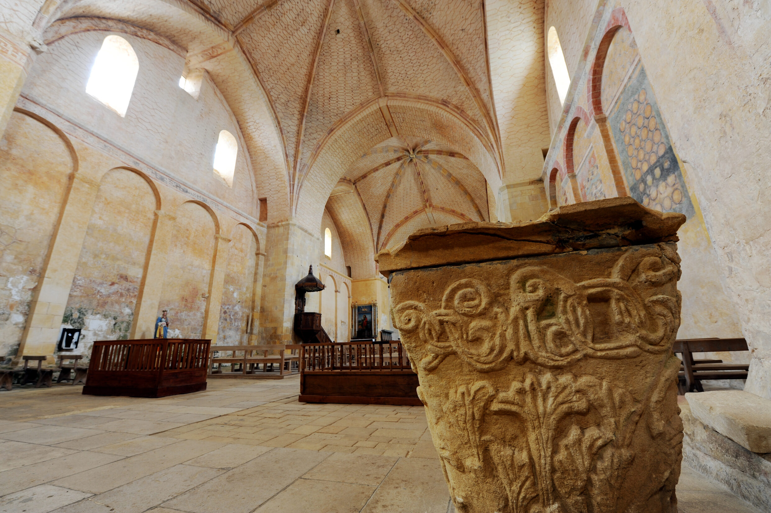 Eglise Saint-Avit - chapiteau et décor ©AFCC JJGelbart