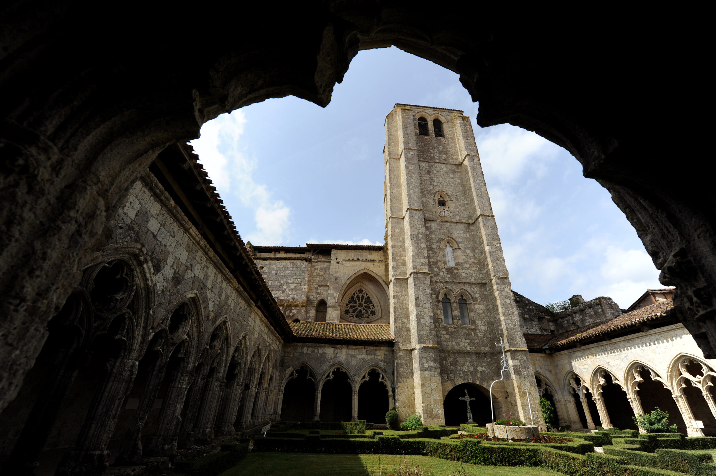 Cloitre et clocher La Romieu©AFCC JJGelbart